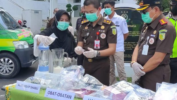 kejari jember musnahkan barang bukti