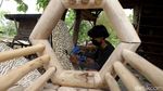 Melihat Limbah Kayu Jadi Furnitur Keren