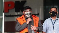 Diketahui, dalam kasus ini Dadang ditetapkan KPK sebagai tersangka karena diduga menjadi makelar tanah untuk pengadaan RTH Kota Bandung. Ia menjadi makelar bersama eks anggota DPRD Kota Bandung Kadar Slamet. Dadang dijerat dalam pengembangan kasus.