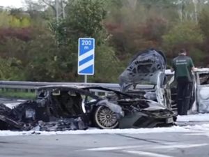 Brak! Selebgram Ini Balap Liar Pakai Lamborghini Berujung Terbakar