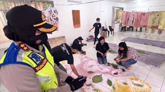 Melihat kesibukan di rumah kreatif milenial bentukan kapolres Sukabumi
