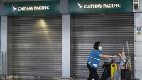 Selain itu, berdasarkan laporan South China Morning Post, perusahaan juga akan menutup anak usahanya Cathay Dragon sebagai dampak dari pandemi Corona. AP Photo/Vincent Yu.