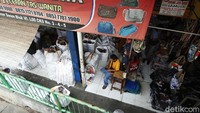 Dulunya penjualan tas di kawasan Pasar Senen selalu ramai pengunjung.