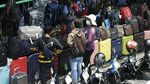 Meski Sepi Pembeli, Pedagang Tas Pasar Senen Tetap Bertahan