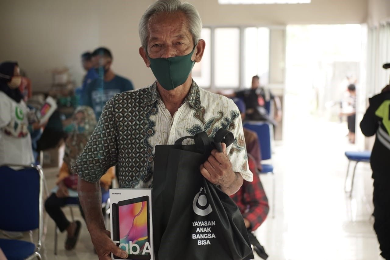 Mitra driver Gojek sedang mendapatkan sosialisasi program #bersamaBISA dari Yayasan Anak Bangsa Bisa