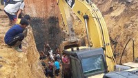 AKBP Donni Syaputra memastikan seluruh korban adalah penambang tradisional alias penambang tanpa izin. Mereka menambang batu bara secara tradisional dan akhirnya tertimbun longsor. Foto: Istimewa.