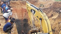 Tanah longsor terjadi di area penambangan batu bara tradisional Muara Enim, Sumatera Selatan. Akibatnya ada 11 penambang tanpa izin tewas tertimbun di lokasi. Foto: Istimewa.