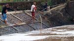 Musim Hujan, Berkah Bagi Penjala Ikan di Sungai Citarik
