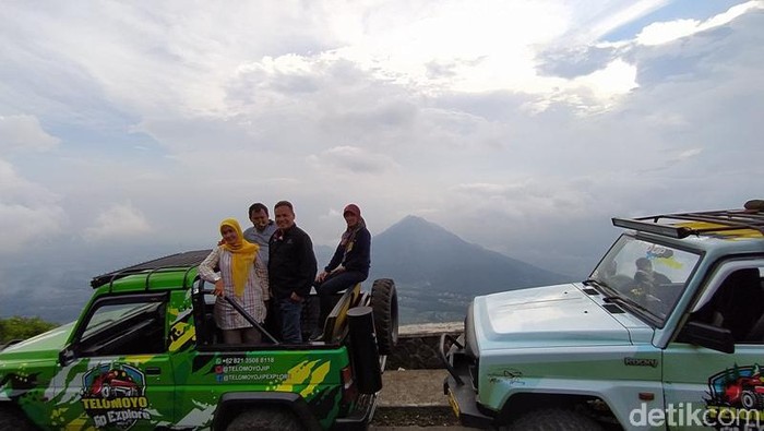 Naik Gunung Telomoyo dengan jeep
