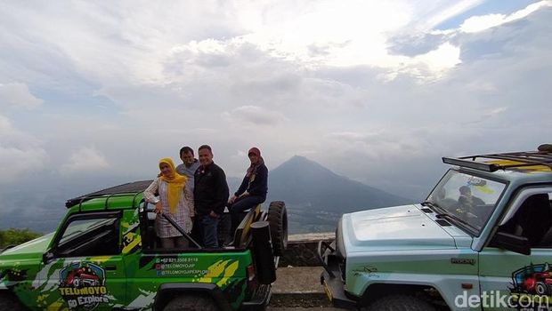 Naik Gunung Telomoyo dengan jeep