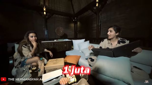 Ashanty Cicip Nasi Goreng Satu Juta