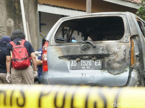 Olah TKP mayat terbakar dalam mobil di Sukoharjo, Rabu (21/10/2020).