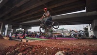 Ruang terbuka hijau yang diberi nama Pilar Jati Bike Park ini akan menjadi satu-satunya taman bersepeda di tengah kota yang menggunakan media tanah sebagai tracknya.  