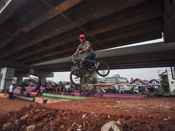 Kolong Tol Becakayu Disulap Jadi Bike Park Lho