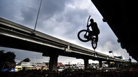Warga sekitar akan diberdayakan dan dilatih menjadi pengawal dan penjaga bike park ini termasuk merawat taman bersepeda ini nantinya.  