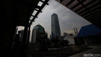 Terkait dengan fenomena La Nina tersebut, BNPB pun mengimbau Pemprov DKI Jakarta serta warga di Ibu Kota untuk meningkatkan kewaspadaan.