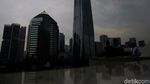 Penampakan Awan Gelap Selimuti Langit Jakarta