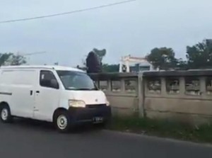 Pemilik Mobil yang Buang Sampah di Kalimalang Bekasi Warga Tambun Selatan