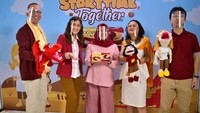 Hadir dalam acara tersebut Ariyo Zidni (Storyteller), Samanta Ananta (Psikolog), dan pihak dari Lotte sebagai penelenggara yang selalu mendukung pertumbuhan dan kreatifitas anak dengan kegiatan yang positif dan edukatif. Foto: dok. Lotte