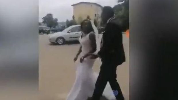 Pernikahan Batal Pernikahan batal gara-gara pasangan selingkuh dengan bridesmaid.