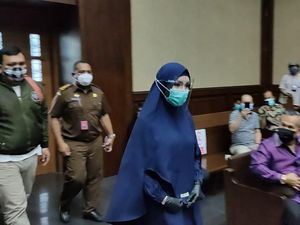 Kembali Jalani Sidang, Pinangki Berbusana Muslim Syari