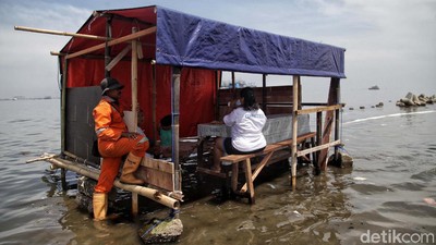 Potret Banjir Rob yang Kembali Terjang Muara Angke