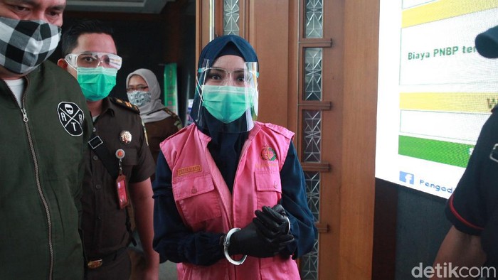 Jaksa Pinangki Sirna Malasari menjalani sidang lanjutan di PN Tipikor Jakarta, Rabu (21/10/2020). Pinangki tampak berbusana muslim syari.