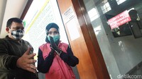 Dalam perkara ini, jaksa Pinangki Sirna Malasari didakwa menerima suap USD 500 ribu dari USD 1 juta yang dijanjikan oleh Djoko Tjandra. Wanita yang masih tercatat berprofesi sebagai jaksa juga didakwa tindak pidana pencucian uang (TPPU) dengan membeli kebutuhan pribadi, dia juga didakwa melakukan pemufakatan jahat terkait pengurusan fatwa MA.