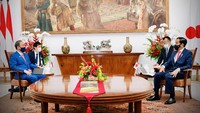 Jokowi juga menyambut baik kerja sama baru antara Jepang dengan Indonesia terkait penanganan pandemi Corona (COVID-19). Jokowi juga mendorong pembentukan ASEAN Centre for Public Health Emergencies and Emerging Diseases. ANTARA FOTO/HO/Setpres-Muchlis Jr  