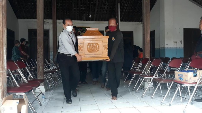 Suasana di rumah duka wanita tewas terbakar dalam mobil di Solo, Rabu (21/10/2020).