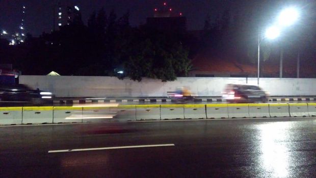 Tebok PGN di Jakarta Pusat diceoreti lambang anarko