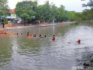 Bocah 14 Tahun yang Tenggelam di Sungai Kalimas Belum Ditemukan