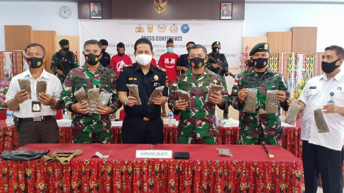TNI menggagalkan penyelundupan 14 paket ganja dari Papua Nugini menuju Papua. (Dok. Penkostrad).