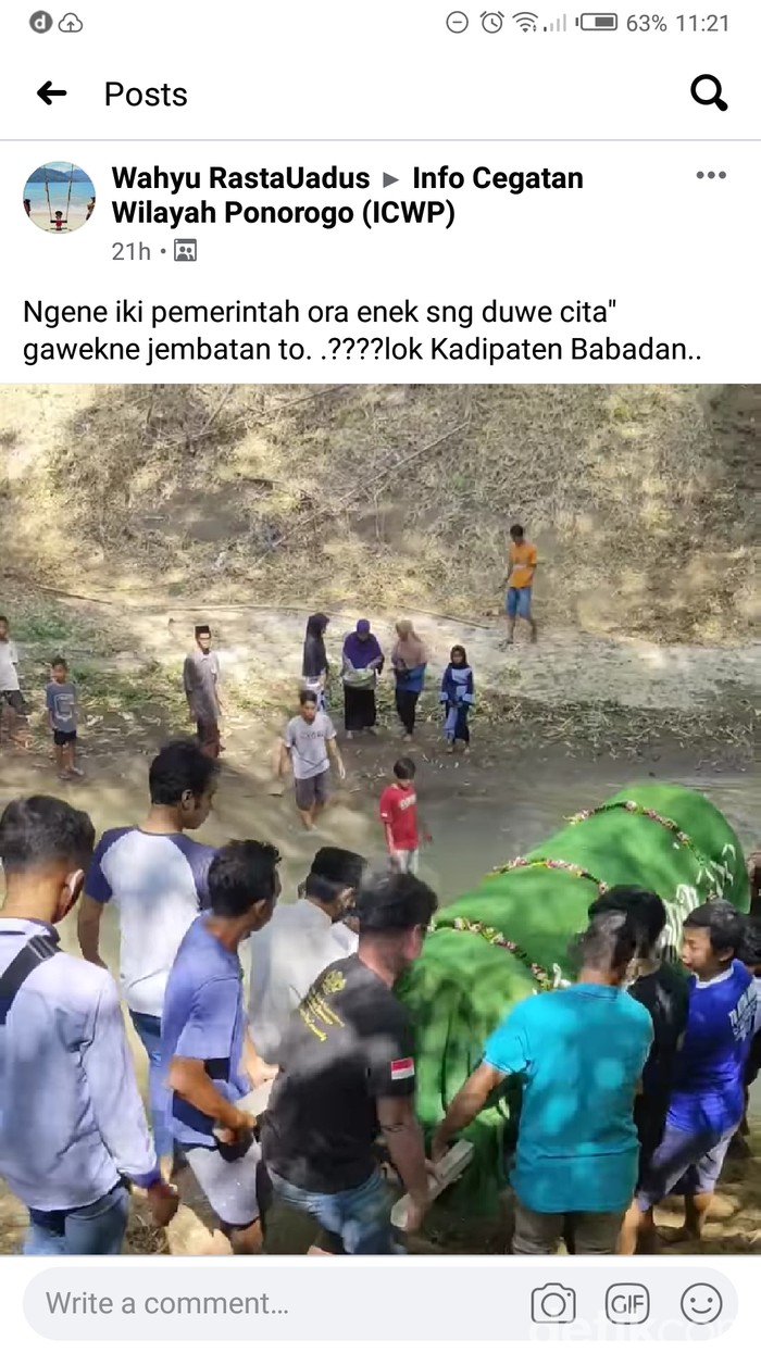 Video Viral Warga Gotong Jenazah Lewat Sungai dan Jalan Ekstrem