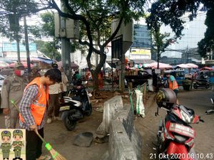 Tak Pakai Masker, 14 Warga di Pasar Kebayoran Lama Didenda Rp 700 Ribu