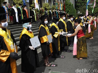 Wisuda Virtual Pertama Universitas Gajah Mada