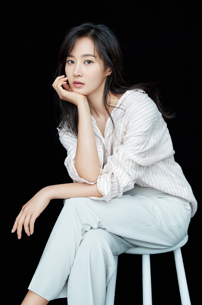 Yuri personil Girls’ Generation membeli gedung lima lantai di Nonhyun-dong, Gangnam, senilai Rp. 153 miliar. Dia membelinya pada 2020. Foto: (dok. SM Entertainment)