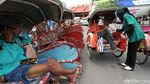 Aksi Bagi-bagi Masker di Pasar Gede Surakarta