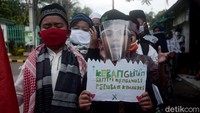 Ini momen saat para anak-anak menggelar pawai keliling kampung dalam prayaan Hari Santri Nasional.
