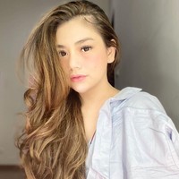 Pemilik nama lengkap Celine Evangelista Monika Maureen Ricci adalah artis Indonesia yang lahir di Roma, Italia. Istri dari Stefan William ini ternyata memiliki darah Italia dalam dirinya. Foto: Instagram/@celine_evangelista