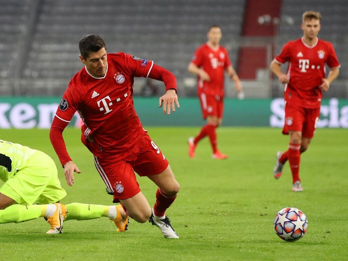 Bayern Munich mengalahkan Atletico Madrid dengan skor telak 4-0 dalam laga Grup A Liga Champions. Kemenangan ini menempatkan Bayern di puncak klasemen Grup A.