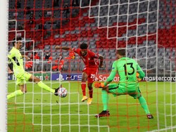 Bayern membuka skor di menit ke-28. Kimmich mengirim umpan panjang dari lini tengah yang menjangkau Coman di sisi kiri kotak penalti. Winger Prancis itu menerima bola dengan kaki kirinya, lalu menuntaskan dengan sepakan kaki kanan untuk menaklukkan Oblak. Alexander Hassenstein/Getty Images.