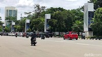 Direktur Operasi II PT Adhi Karya ( Persero) Tbk Pundjung Setya Brata mengatakan tiang-tiang monorel tersebut merupakan aset Adhi Karya. Hal itu berdasarkan putusan Pengadilan Negeri Jakarta Selatan (PN Jaksel).