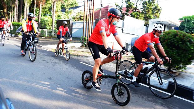Bersepeda Sambil Beramal Yuks Sebanyak 20 Cyclist Fibre Bike melakukan Event virtual Cycling terbesar di Indonesia, FibreFirst Cycling 2020 di Bandung, Jawa Barat, Kamis (22/10/20). Kegiatan