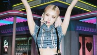 BLACKPINK tampil di acara talkshow malam yang dibawakan Jimmy Kimmel. Rose pun membagikan foto OOTD-nya buat acara tersebut. (Foto: dok. Instagram)