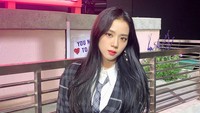 Tak hanya Rose, Jisoo pun terlihat menikmati promo di acara Jimmy Kimmel. Thank you so much for having us @JimmyKimmelLive Hope you all enjoyed our Lovesick Girls performance, tulisnya di Instagram. (Foto: dok. Instagram)