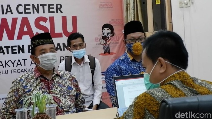 Calon Bupati petahana Rembang Abdul Hafidz diperiksa Bawaslu, Kamis (22/10/2020).