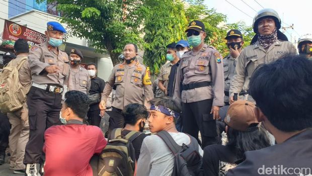 demo omnibus law di banyuwangi