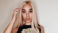 Namun Ella sempat mengeluh jika akhir-akhir ini ia tak bisa lagi berhubungan intim dengan Nicola karena kekasihnya itu kelelahan berlatih demi tampil di Strictly Come Dancing.  Dok. Instagram/ella.baig
