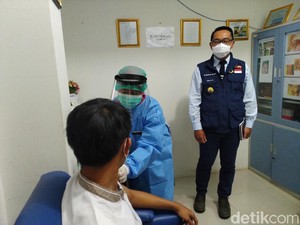 Ridwan Kamil Cek Puskesmas Tapos Depok Lokasi Vaksinasi COVID-19